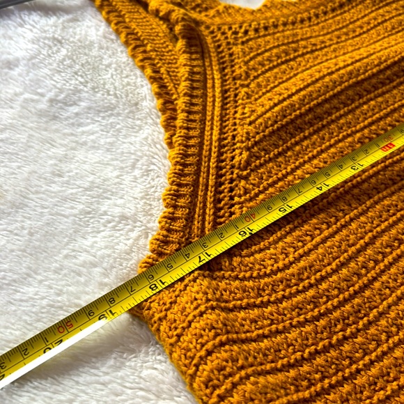 EUC- Universal Thread Mustard Knit/chrochet stretchy Romper, wore once - Picture 8 of 10